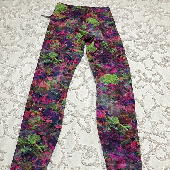 Lululemon Wunder Train Tight - Picture 5 of 5